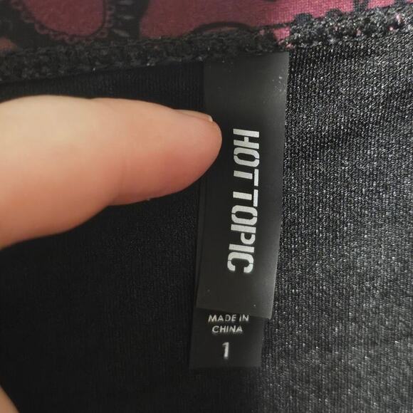 Hot Topic Maroon Sugar Skull Floral High-Waisted Swim Bottoms Plus Size - Picture 7 of 7